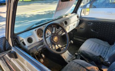 Suzuki-samurai-1986-grey-1
