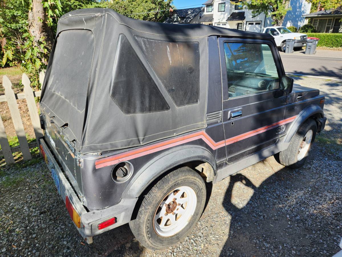 Suzuki-samurai-1986-grey-2