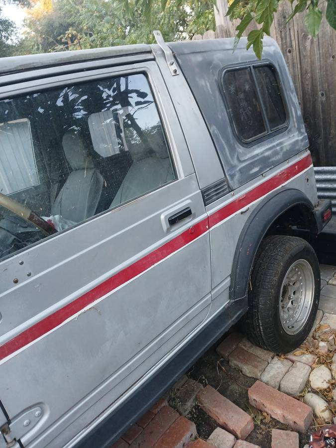 Suzuki-samurai-1986-grey-2