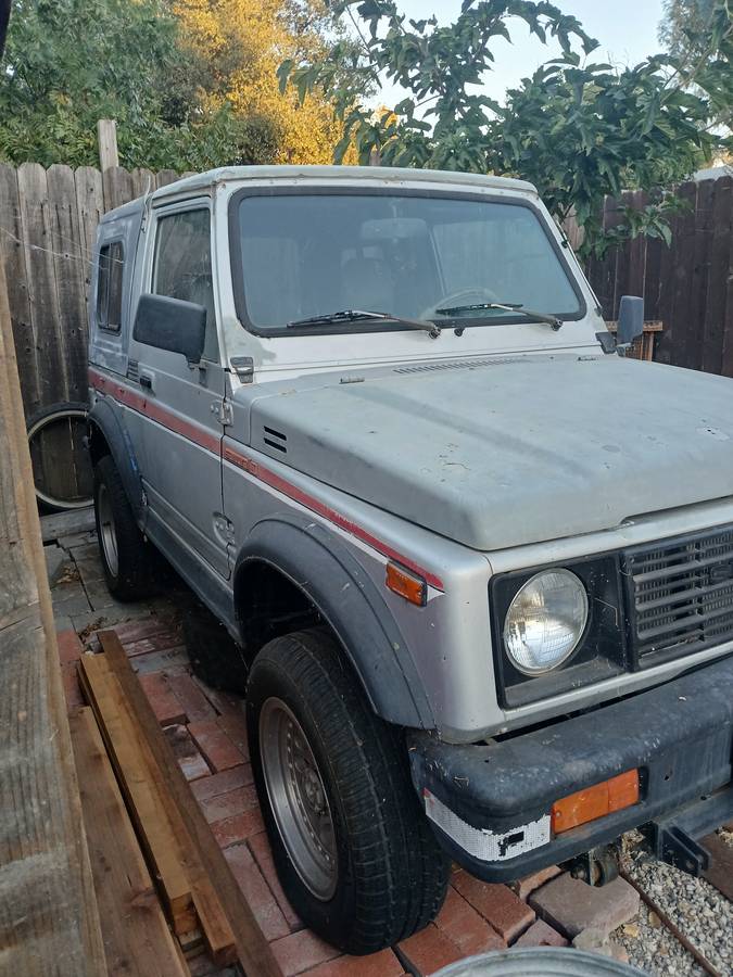 Suzuki-samurai-1986-grey-4