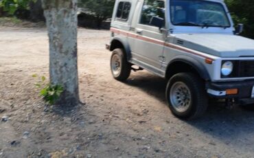 Suzuki-samurai-1986-grey-5