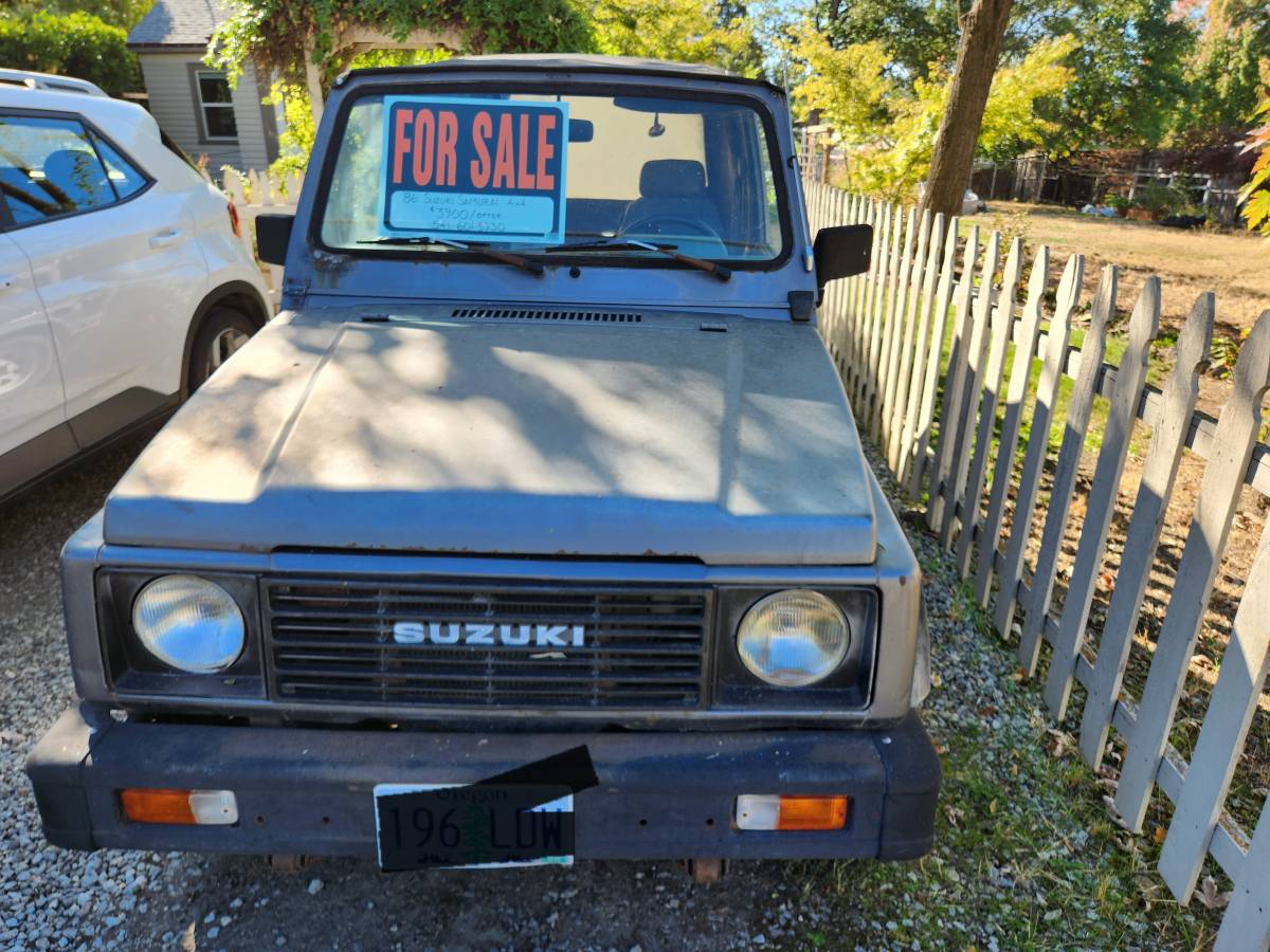 Suzuki-samurai-1986-grey
