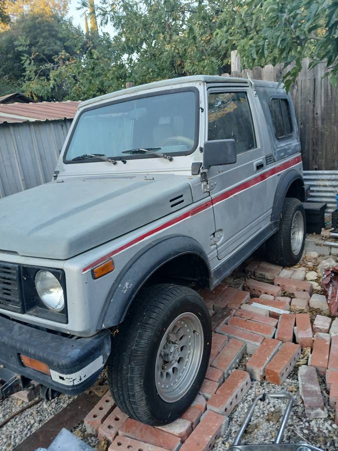 Suzuki-samurai-1986-grey