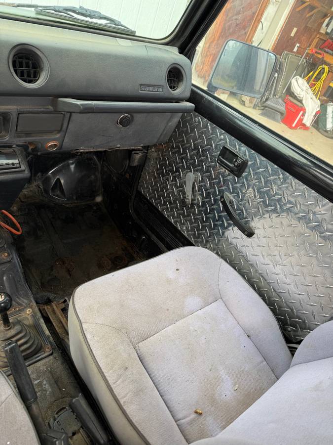 Suzuki-samurai-1988-black-6