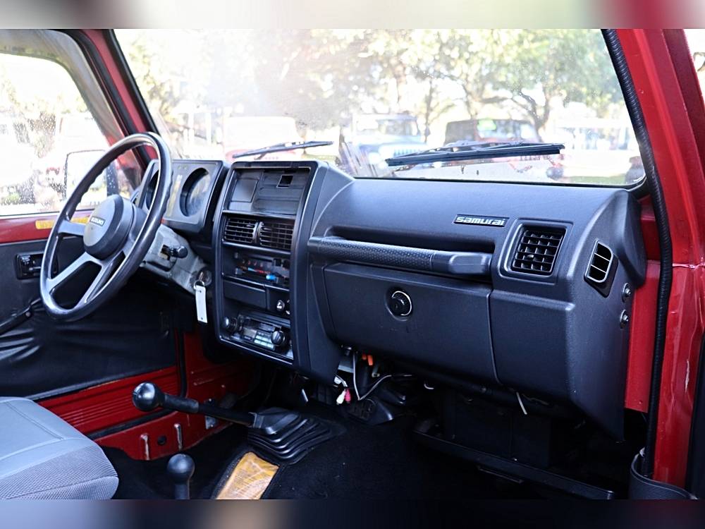 Suzuki-samurai-1988-red-45