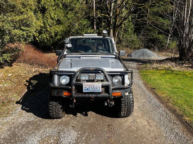 Suzuki-samurai-1988-silver-1
