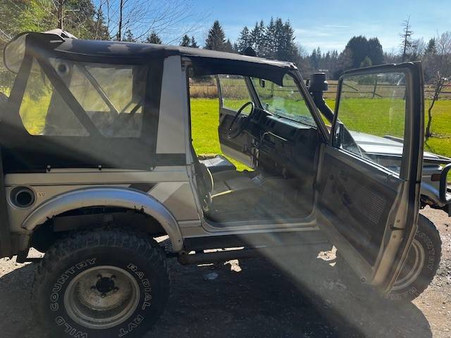 Suzuki-samurai-1988-silver-5