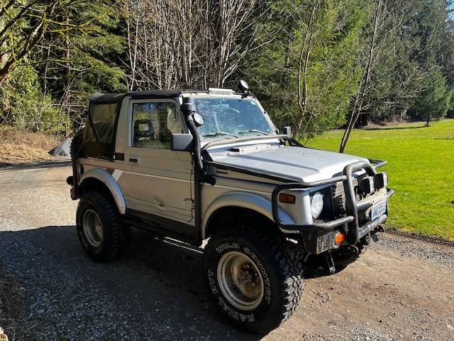 Suzuki-samurai-1988-silver