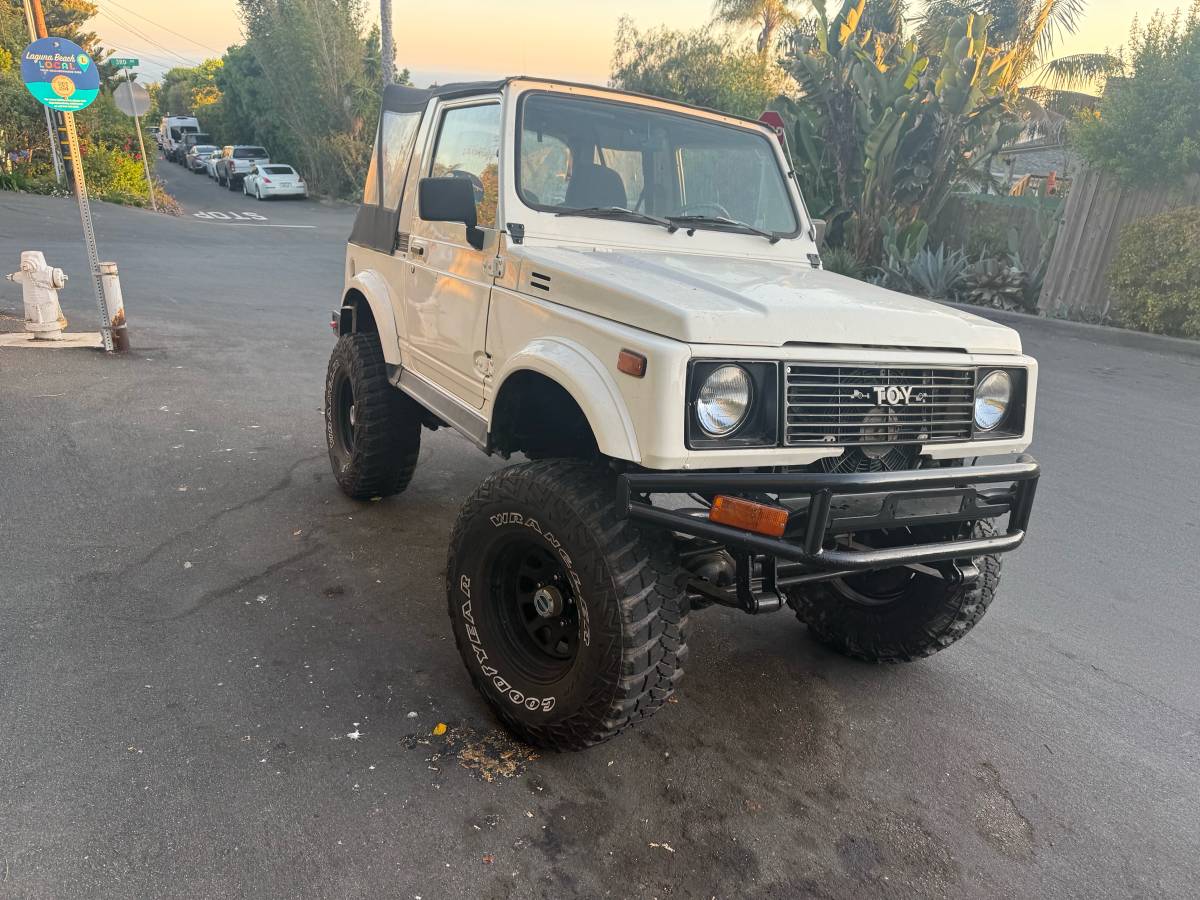 Suzuki-samurai-1988-white-4