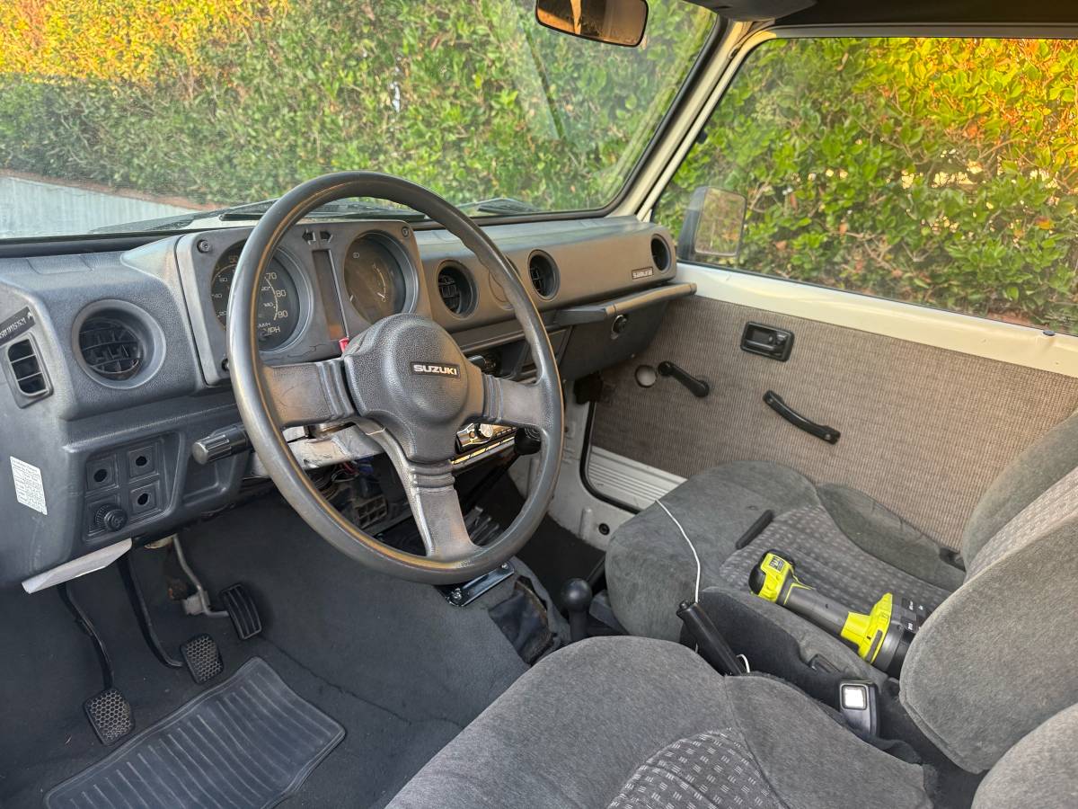 Suzuki-samurai-1988-white-7