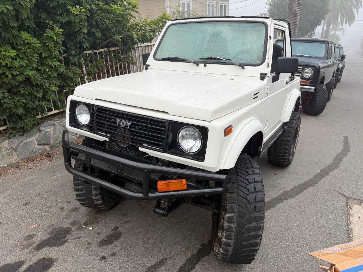 Suzuki-samurai-1988-white