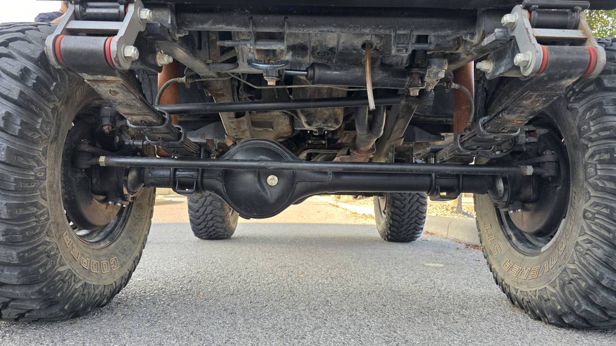 Suzuki-samurai-1990-green-11