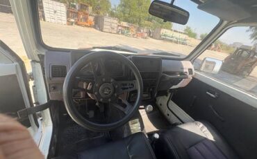 Suzuki-samurai-1991-white-4