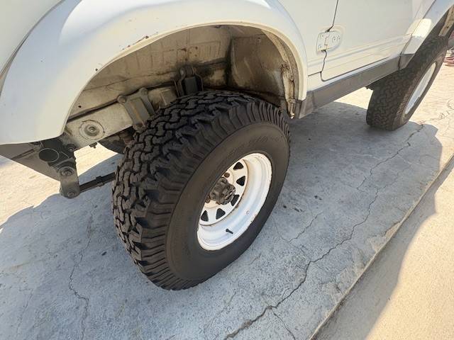 Suzuki-samurai-1991-white-5