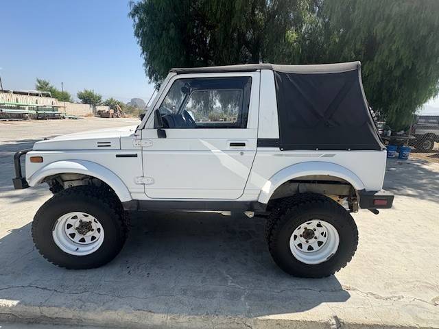 Suzuki-samurai-1991-white
