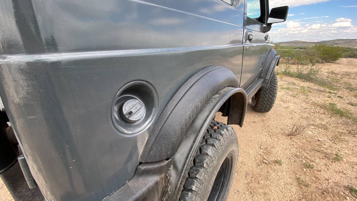 Suzuki-samurai-sj413-tintop-1988-grey-9