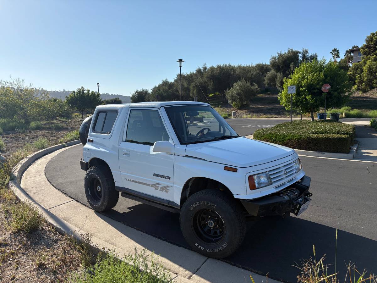 Suzuki-sidekick-1994-white-1
