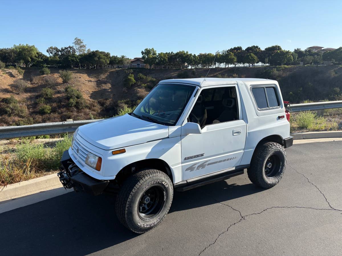 Suzuki-sidekick-1994-white-10