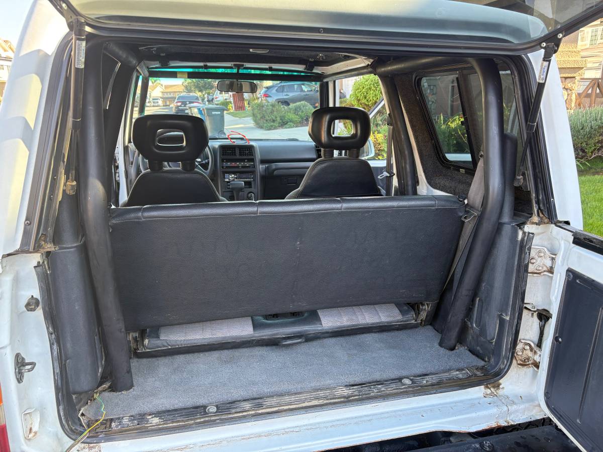 Suzuki-sidekick-1994-white-7