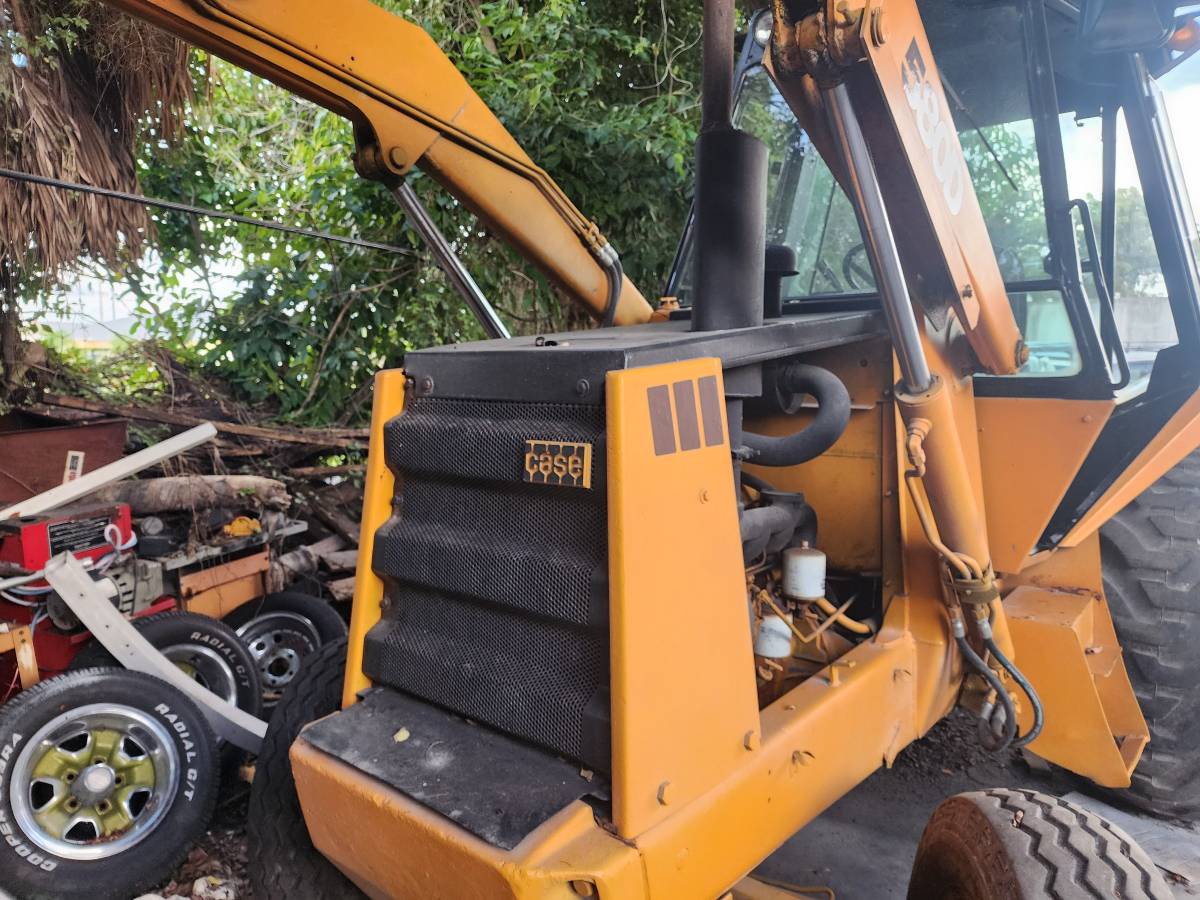 The-case-580d-backhoe-diesel-1996-2