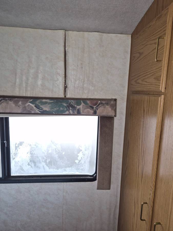 Tioga-fleetwood-rv-1994-white-1