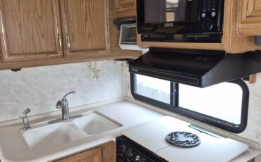 Tioga-fleetwood-rv-1994-white-4