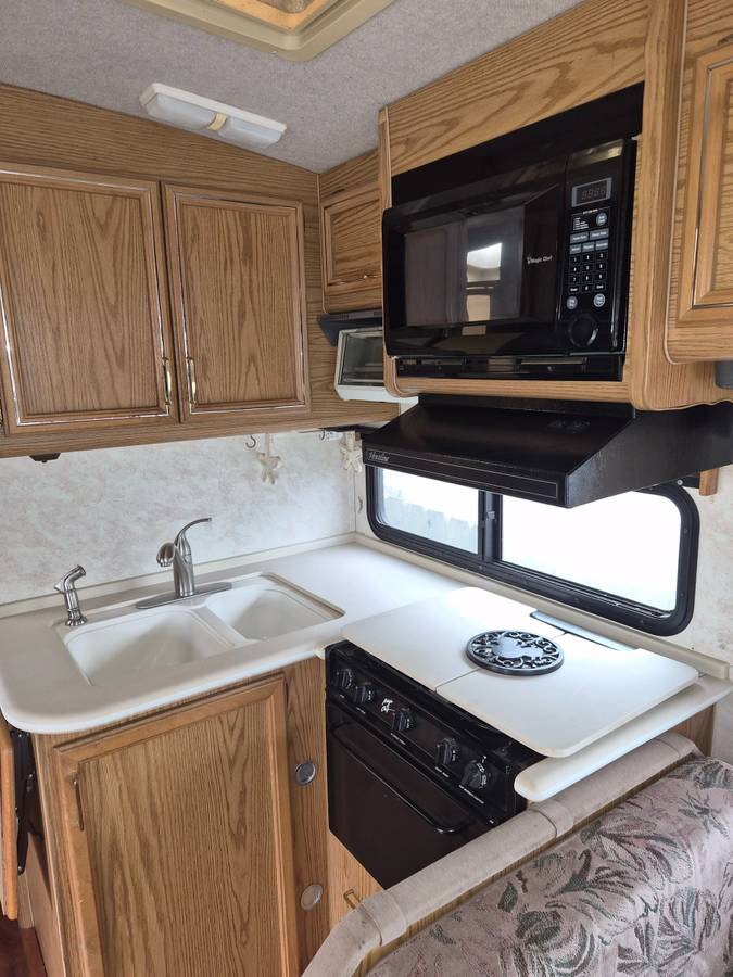 Tioga-fleetwood-rv-1994-white-4