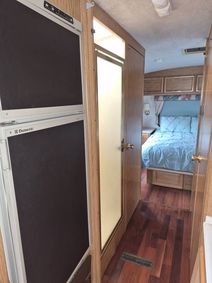 Tioga-fleetwood-rv-1994-white-5
