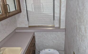 Tioga-fleetwood-rv-1994-white-7