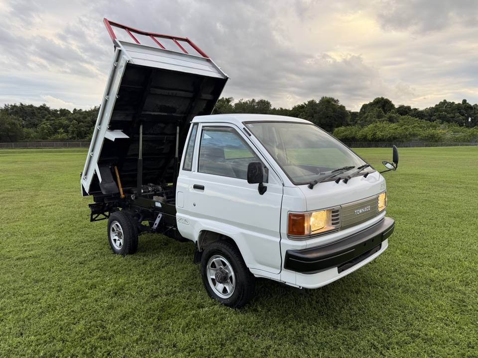 Toyota-1995-white-14