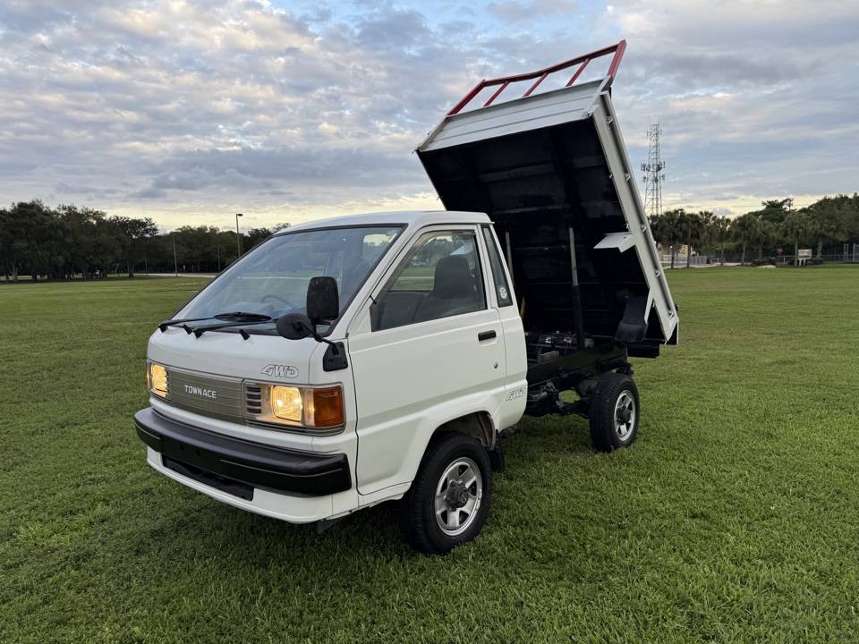 Toyota-1995-white-15