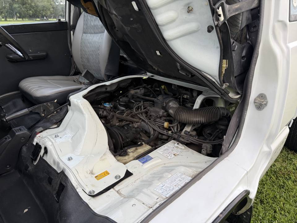 Toyota-1995-white-21