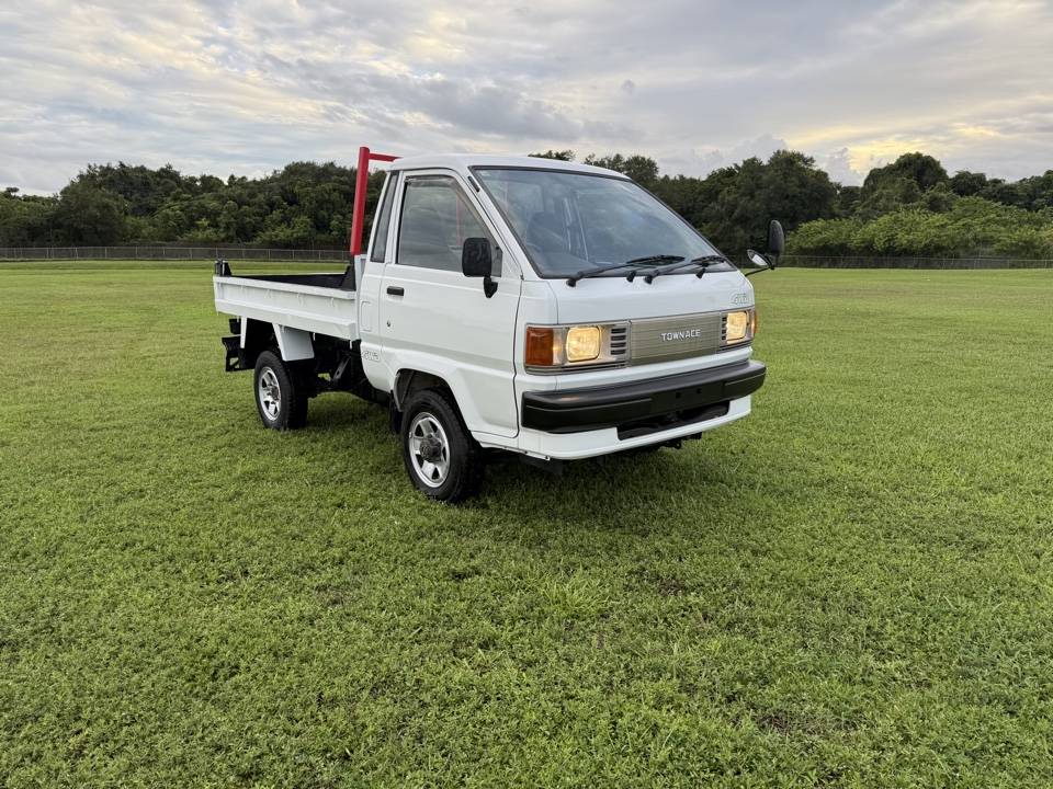 Toyota-1995-white-4