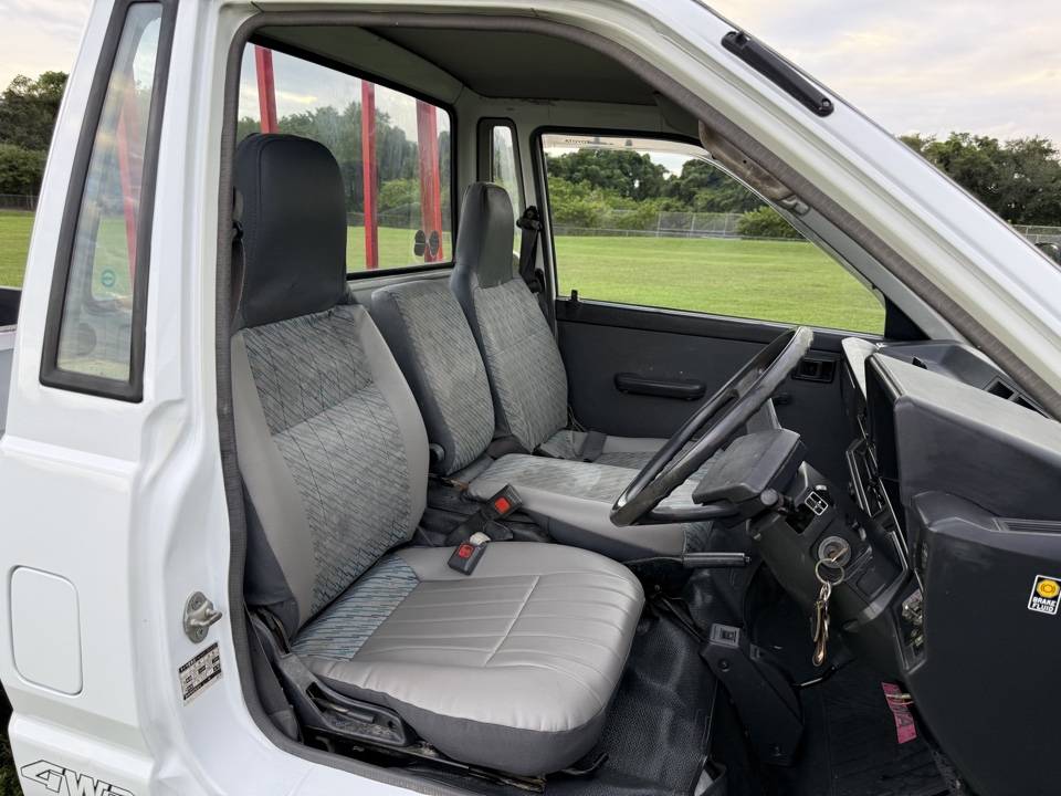 Toyota-1995-white-5