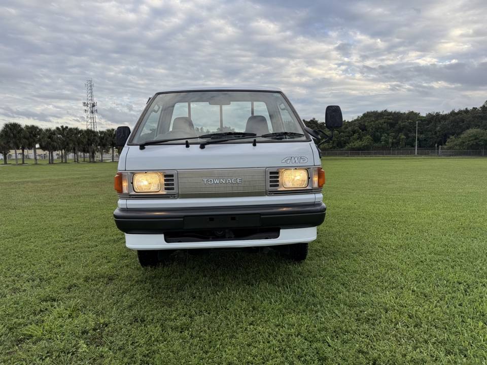 Toyota-1995-white-8