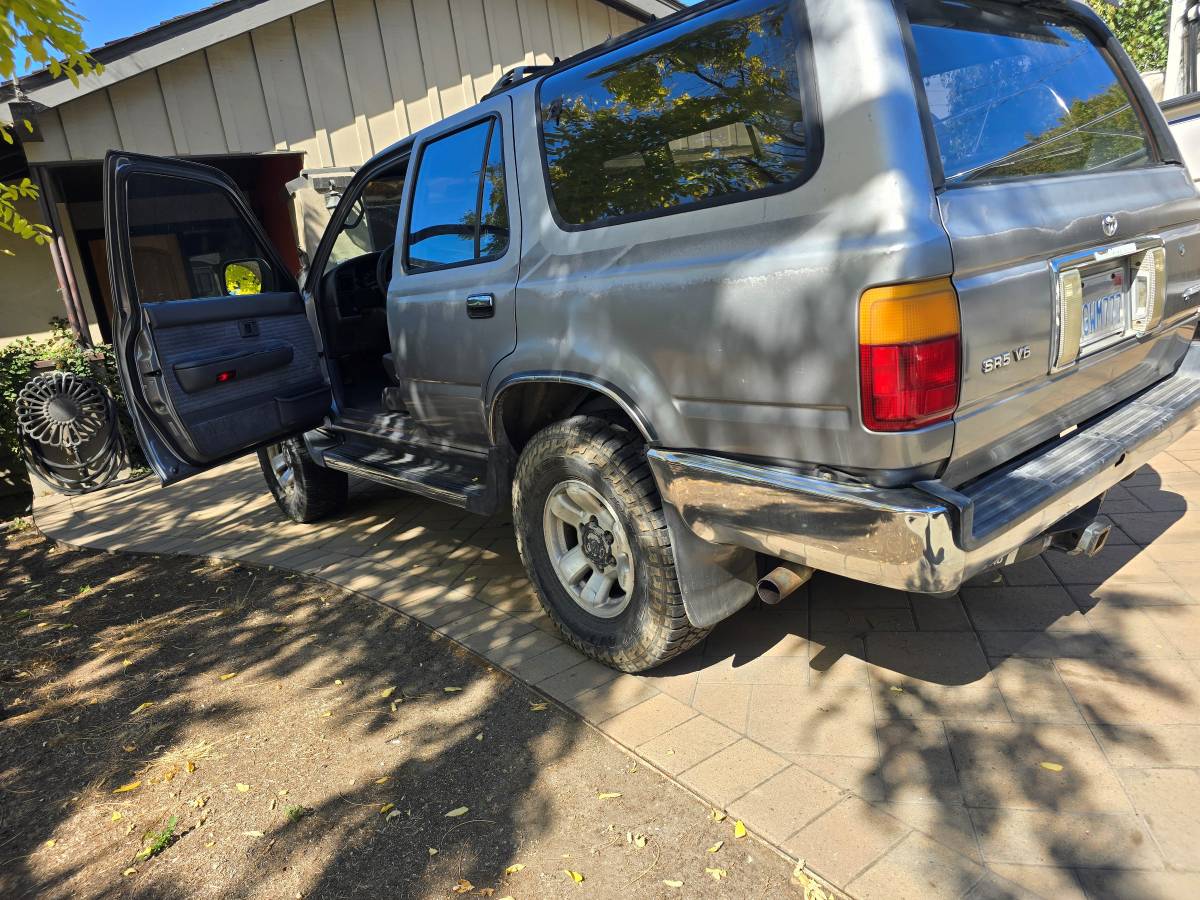 Toyota-4-runner-1994-grey