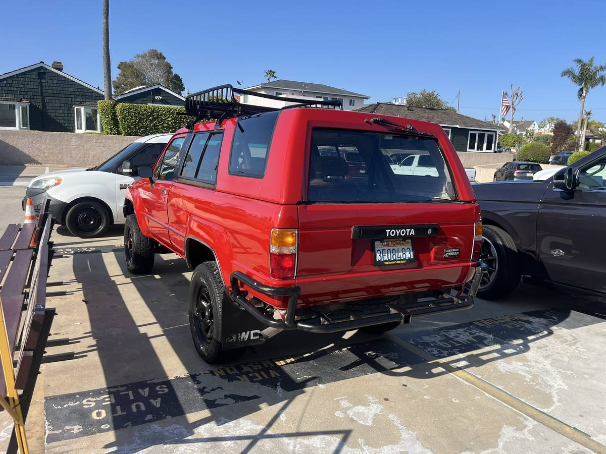Toyota-4-runner-dlx-1986-red-14