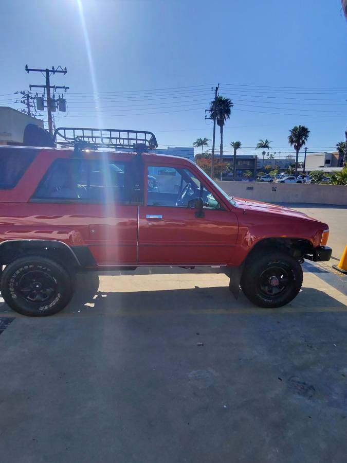Toyota-4-runner-dlx-1986-red-5
