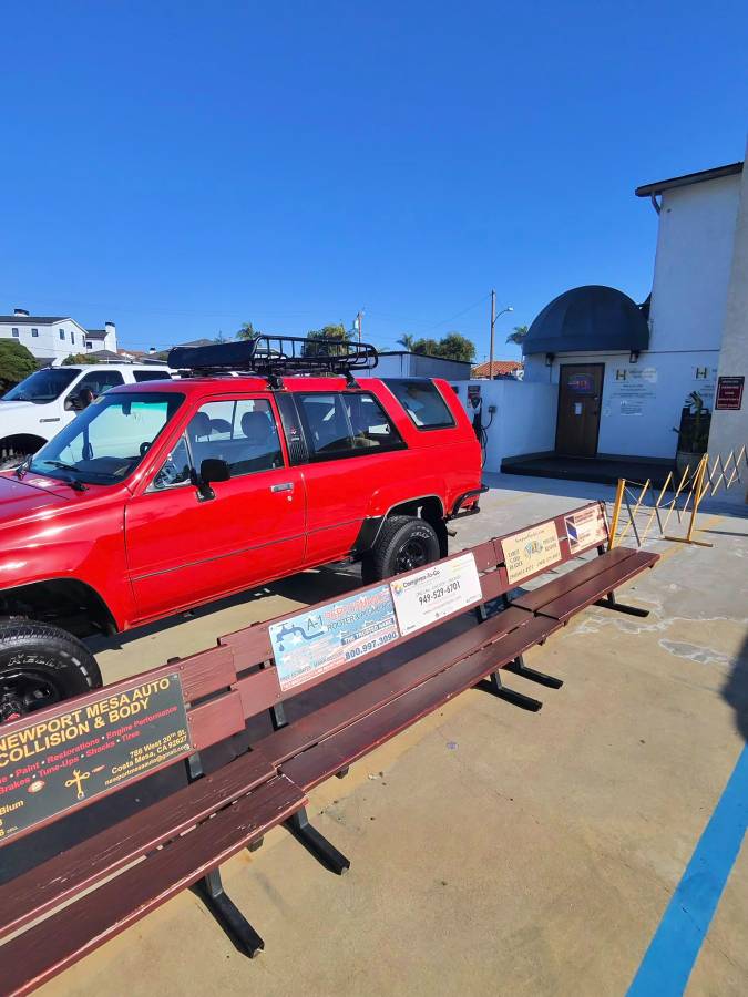 Toyota-4-runner-dlx-1986-red-7
