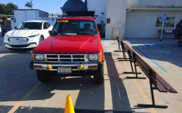 Toyota-4-runner-dlx-1986-red-8