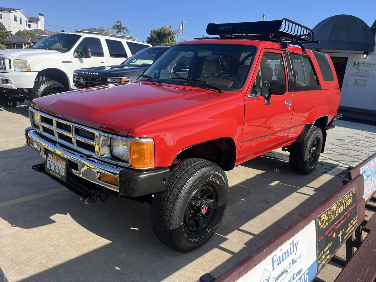 Toyota-4-runner-dlx-1986-red