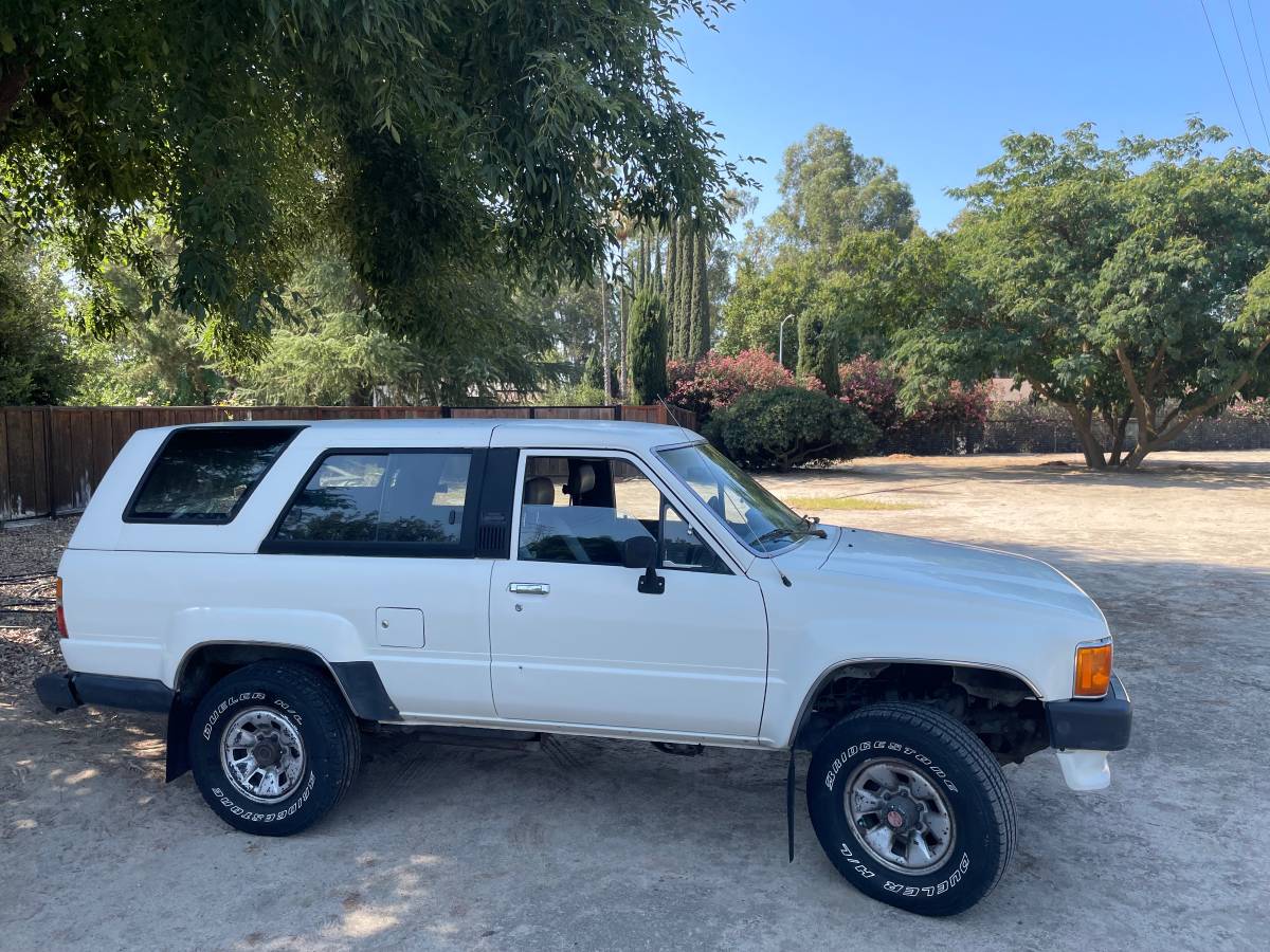 Toyota-4runner-1986-white-1