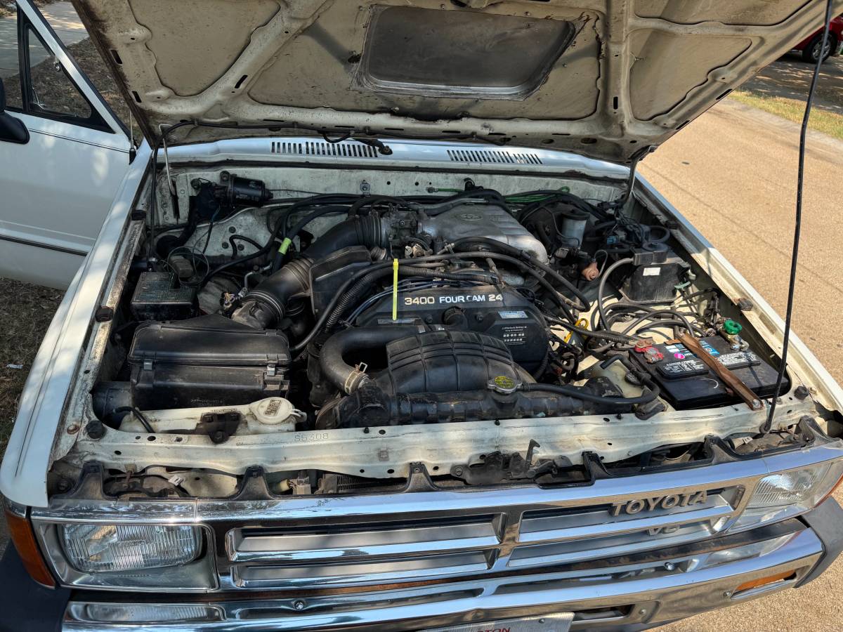 Toyota-4runner-4wd-1989-white-1