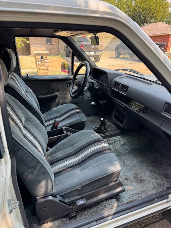 Toyota-4runner-4wd-1989-white-6