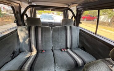 Toyota-4runner-4wd-1989-white-7