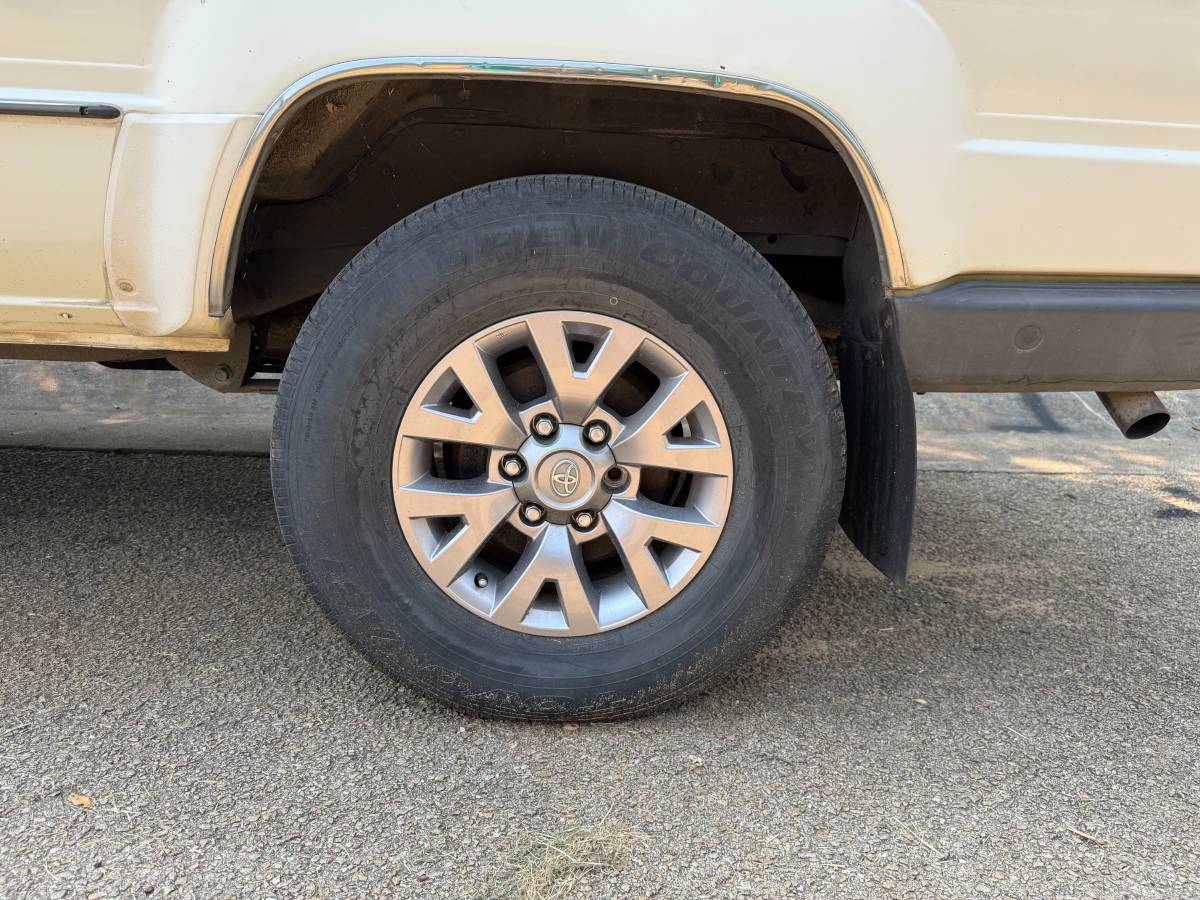 Toyota-4runner-4wd-1989-white-8