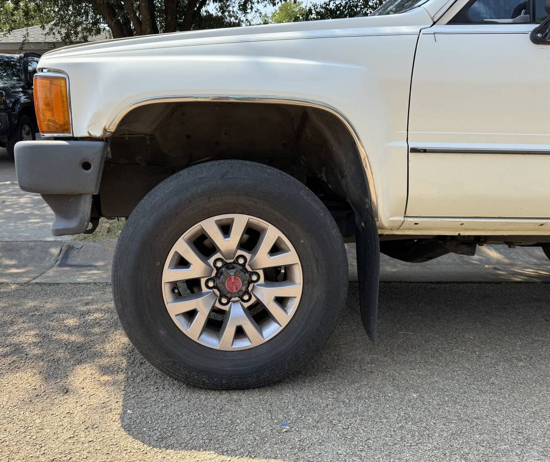 Toyota-4runner-4wd-1989-white-9
