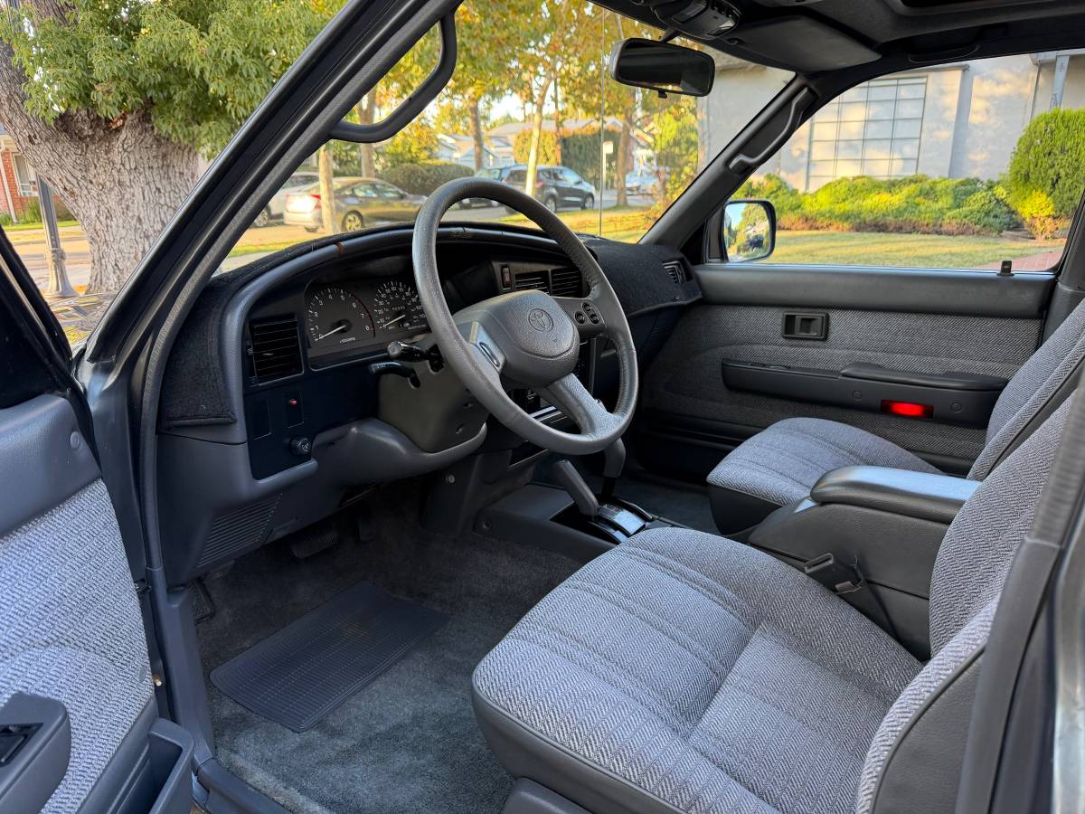 Toyota-4runner-limited-1993-10
