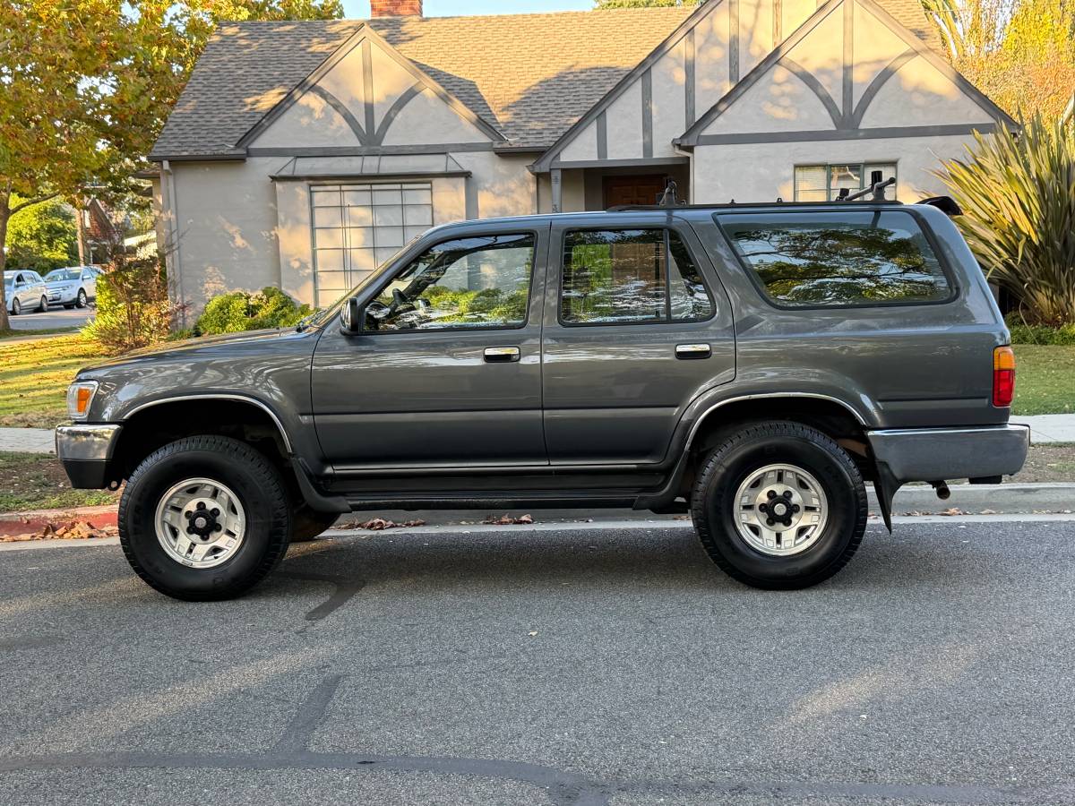 Toyota-4runner-limited-1993-7