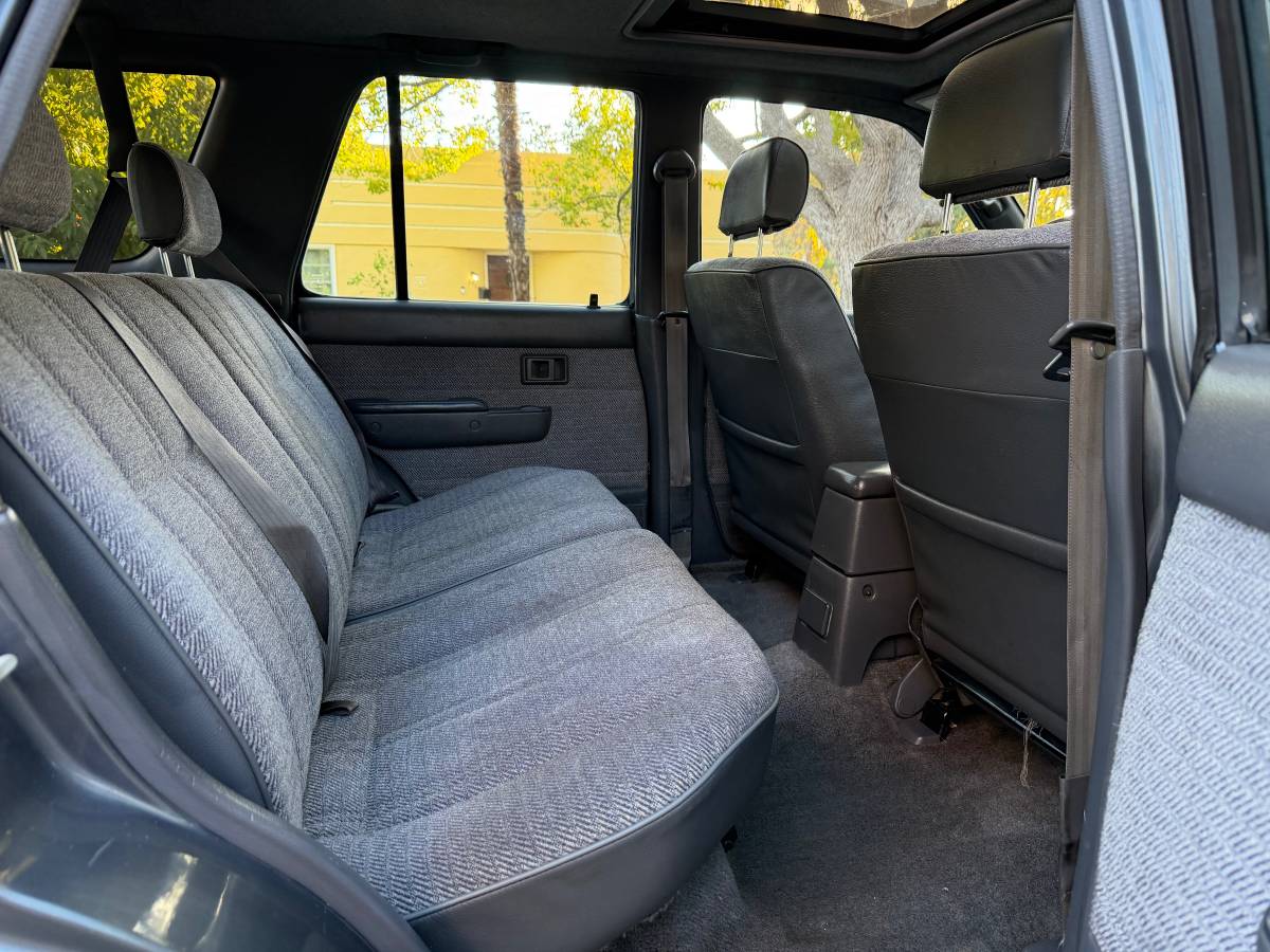 Toyota-4runner-limited-1993-9